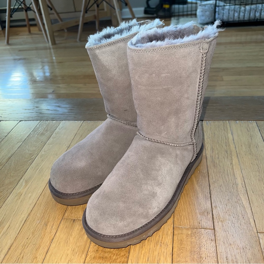 UGG Boot Purple Lavender Barely Worn Size 7